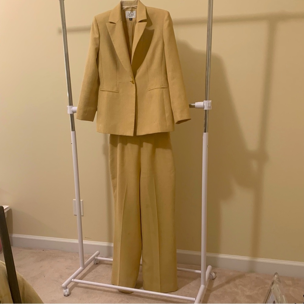 Yellow one-button two -piece LeSuit Pant Suit